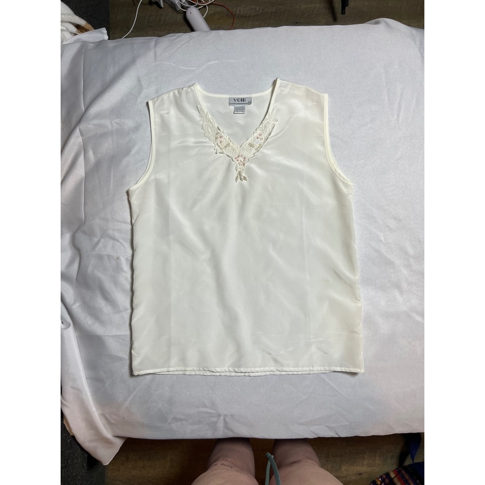 VTG Voir Womens Cream Satin Sleeveless Blouse Lace Sequin V-Neck Top Size Medium